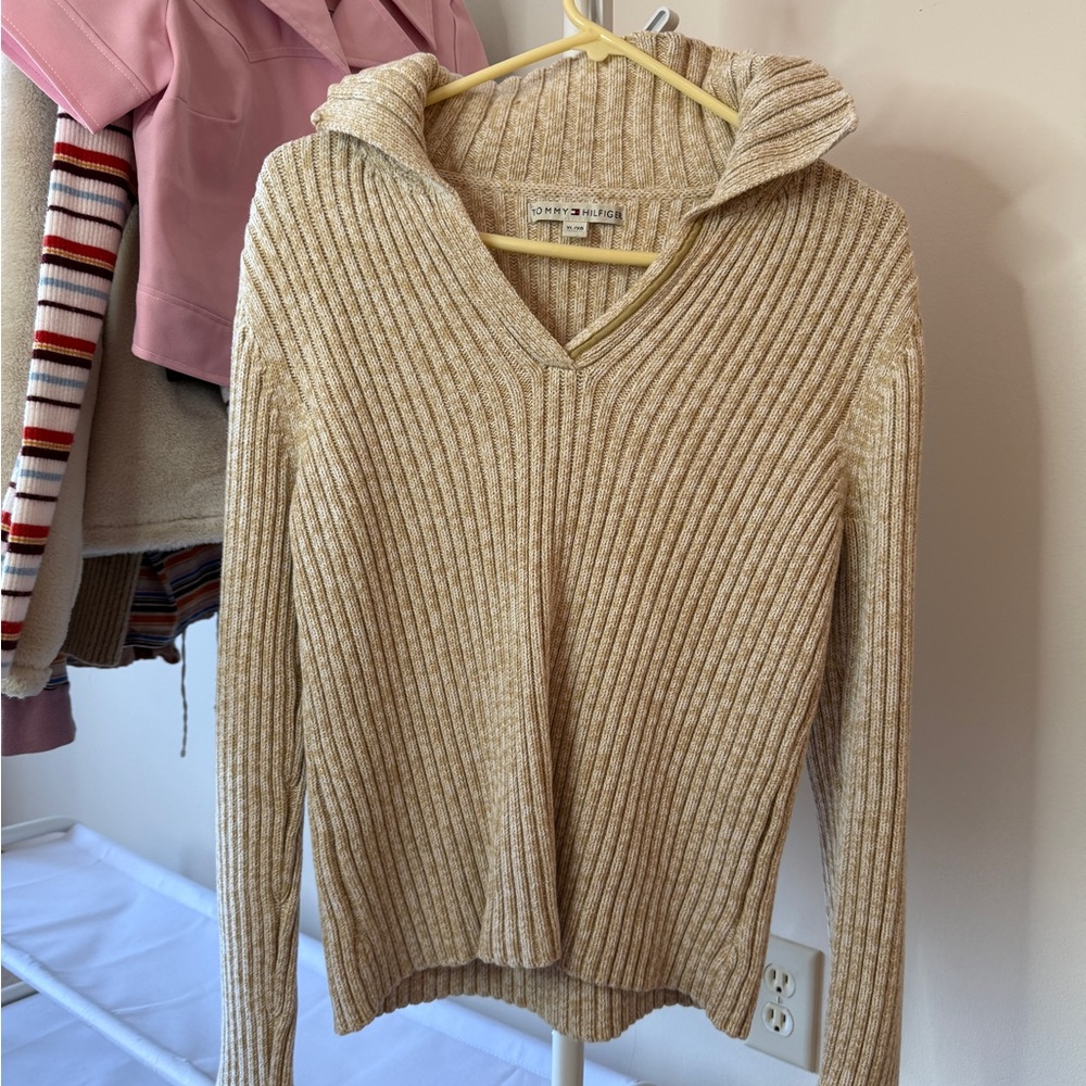 Tommy Hilfiger Ribbed V-Neck Sweater in Beige